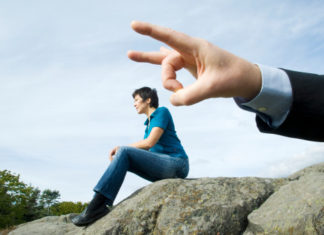 Los ERE se reducen a más de la mitad