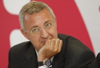 El PSOE pretende borrar de las listas del INEM al 50% de los parados