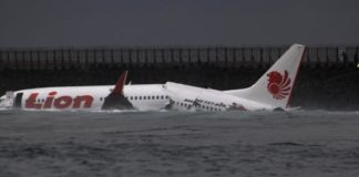 Sobreviven los 108 pasajeros de un avión que se ha estrellado en el mar en Bali