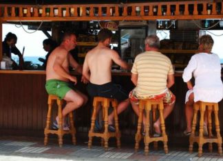 Europa limita prorrogar la concesión de negocios turísticos de playa